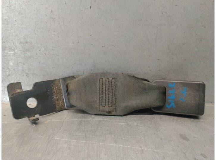 Recambio de enganche cinturon trasero derecho para hyundai ioniq (ae) 1.6 gdi hybrid referencia OEM IAM 89840G2100TRY 89840G2100