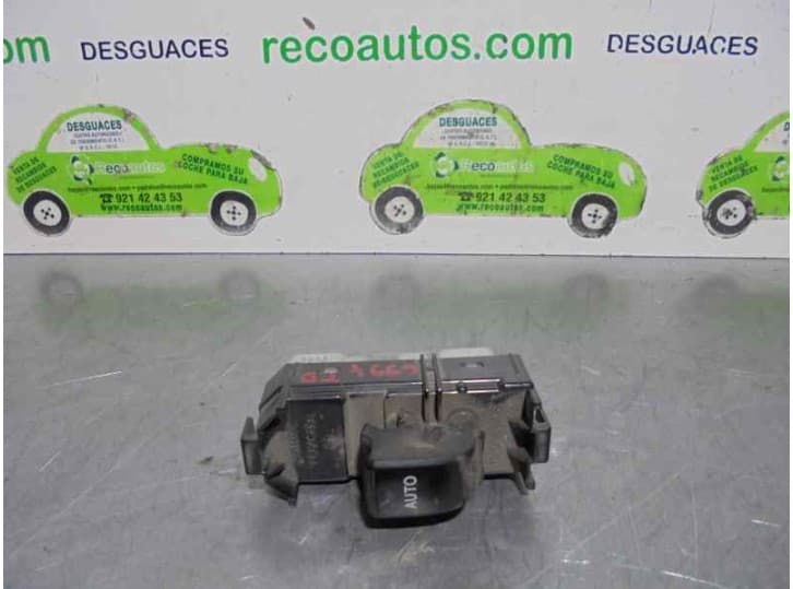 Recambio de mando elevalunas trasero derecho para toyota avensis verso (m20) 2.0 referencia OEM IAM 8403044020