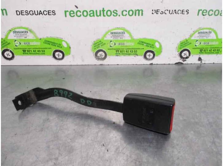 Recambio de enganche cinturon delantero derecho para seat toledo iii (5p2) 1.9 tdi referencia OEM IAM 5P0857756E 5 PUERTAS