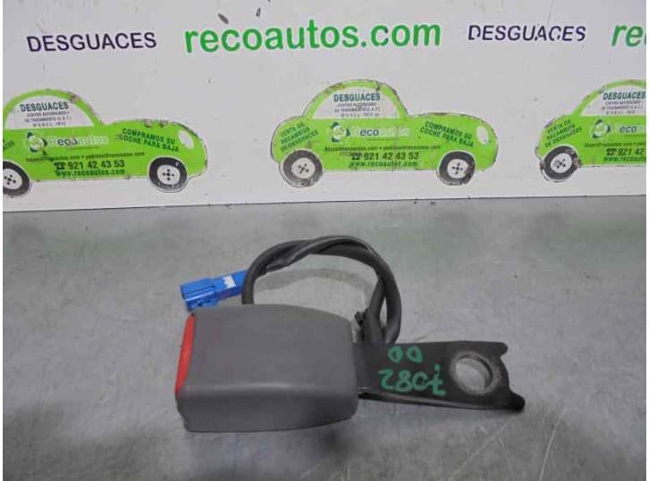 Recambio de enganche cinturon delantero derecho para toyota celica coupé (_t23_) 1.8 16v vt-i (zzt230_) referencia OEM IAM 73230