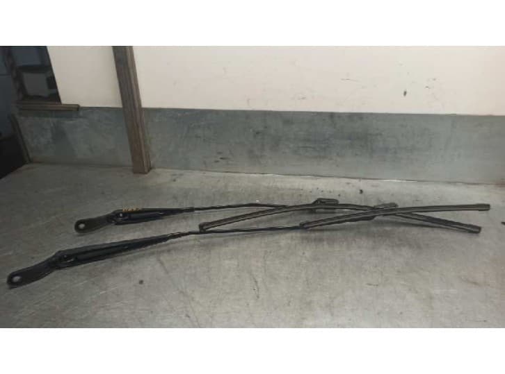 Recambio de brazo limpia delantero derecho para peugeot partner tepee 1.6 hdi 16v referencia OEM IAM 9682974780