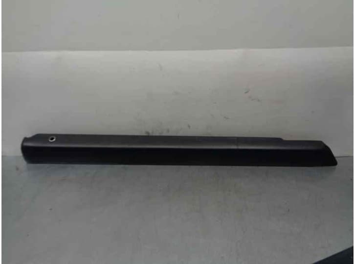 Recambio de molduras delanteras para mercedes-benz /8 (w115) 240 d (115.117) referencia OEM IAM 1156901089