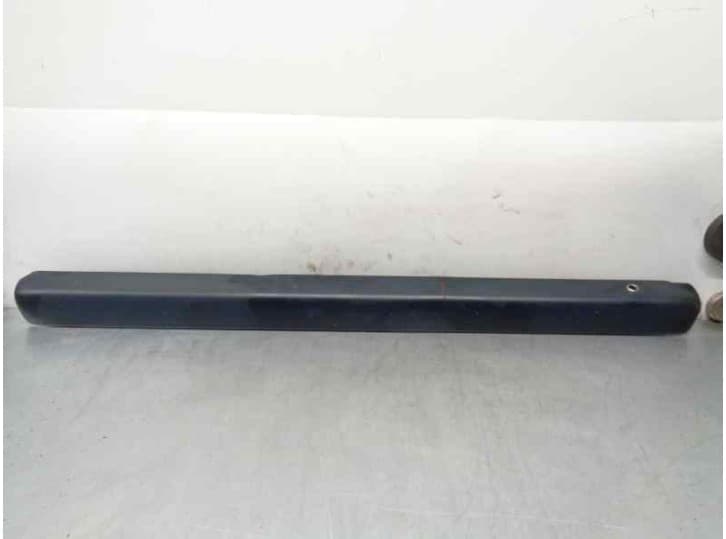 Recambio de molduras traseras para mercedes-benz /8 (w115) 240 d (115.117) referencia OEM IAM