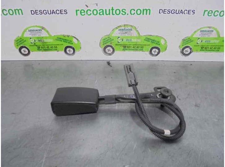 Recambio de enganche cinturon delantero derecho para kia cee'd hatchback (ed) 1.6 crdi 90 referencia OEM IAM 888301H001