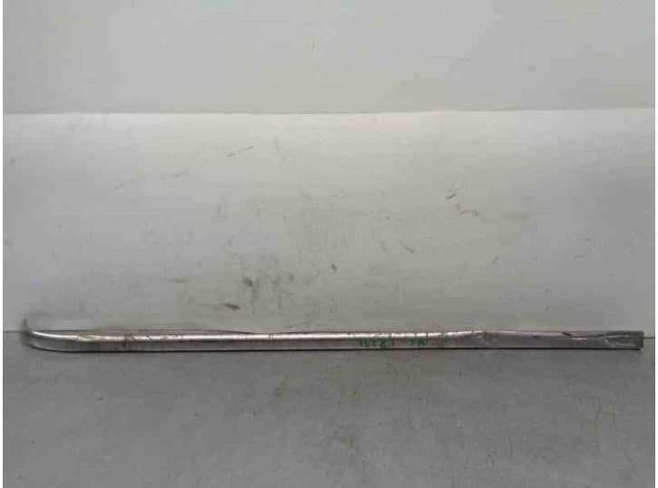 Recambio de molduras traseras para mercedes-benz /8 (w115) 240 d (115.117) referencia OEM IAM