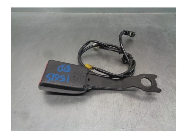 Recambio de enganche cinturon delantero derecho para mitsubishi lancer viii (cy_a, cz_a) 2.0 di-d (cy8a) referencia OEM IAM E034