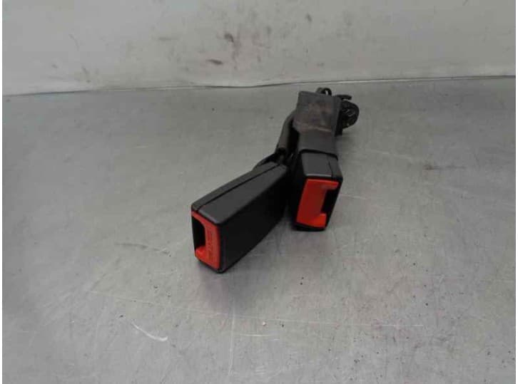 Recambio de enganche cinturon trasero izquierdo para toyota avensis station wagon (_t27_) 2.0 d-4d (adt270_) referencia OEM IAM