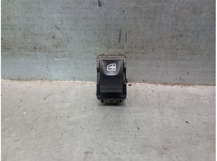 Recambio de mando elevalunas delantero derecho para renault trafic iii autobús (jg_) 1.6 dci 95 (jgmr, jgmj) referencia OEM IAM