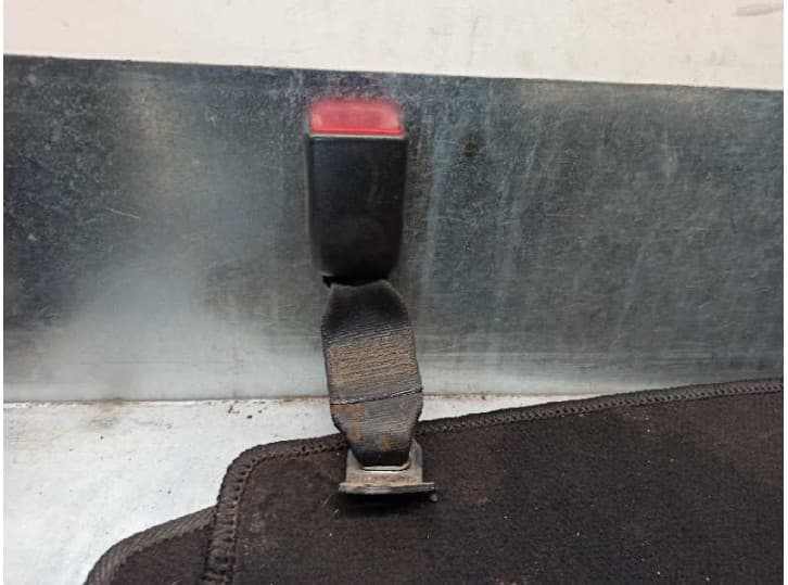 Recambio de enganche cinturon trasero central para toyota yaris (_p9_) 1.4 d-4d (nlp90_) referencia OEM IAM
