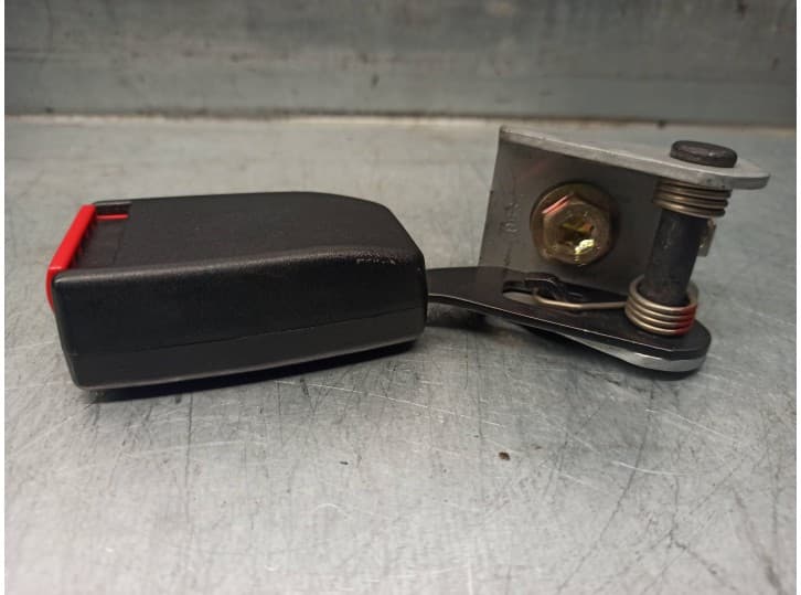 Recambio de enganche cinturon trasero derecho para saab 900 ii 2.0 i referencia OEM IAM 4414066 4414066