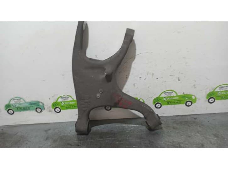 Recambio de brazo suspension inferior trasero izquierdo para audi a5 descapotable (8f7) 3.0 tdi referencia OEM IAM 8K0505311J