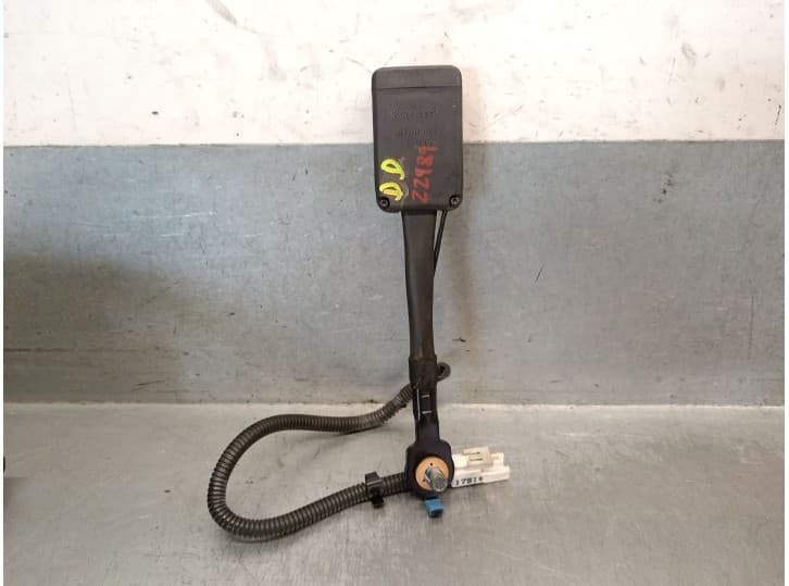 Recambio de enganche cinturon delantero derecho para kia sportage iv (ql, qle) 1.6 gdi referencia OEM IAM 631621400C 88840F1000W