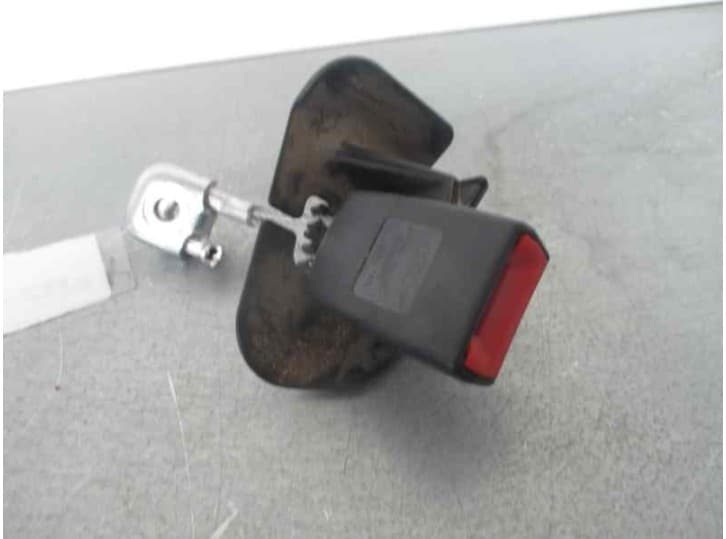 Recambio de enganche cinturon trasero derecho para seat exeo (3r2) 1.8 t referencia OEM IAM 8E085774001C 4 PUERTAS
