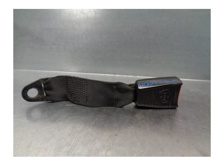 Recambio de enganche cinturon trasero derecho para lancia dedra (835_) 1.9 tds (835ee, 835ef) referencia OEM IAM 5891703 TRA DE