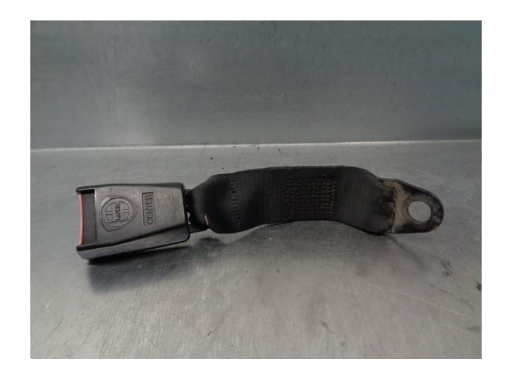Recambio de enganche cinturon trasero central para lancia dedra (835_) 1.9 tds (835ee, 835ef) referencia OEM IAM 5891702 TRAS C