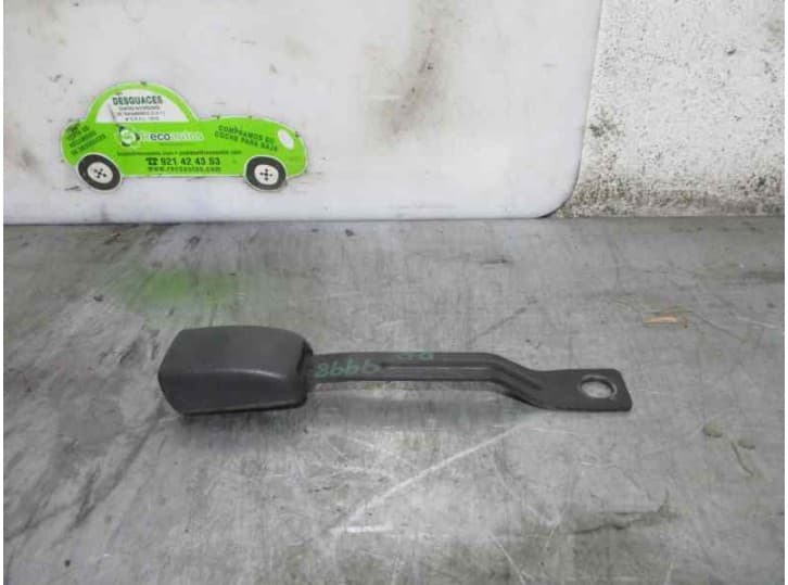 Recambio de enganche cinturon delantero derecho para suzuki swift iii (mz, ez) 1.3 ddis (rs 413d) referencia OEM IAM 8477063J000