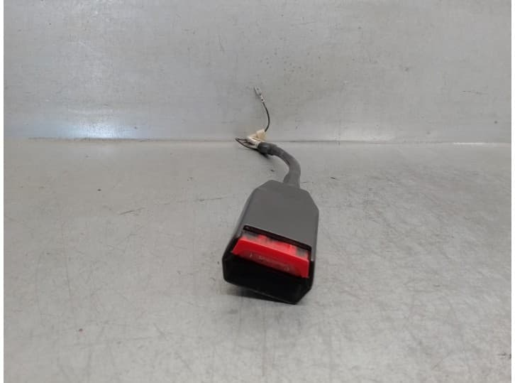 Recambio de enganche cinturon delantero izquierdo para volvo 340-360 sedán (344) 1.7 referencia OEM IAM 3296502 DELANTERO IZQUIE
