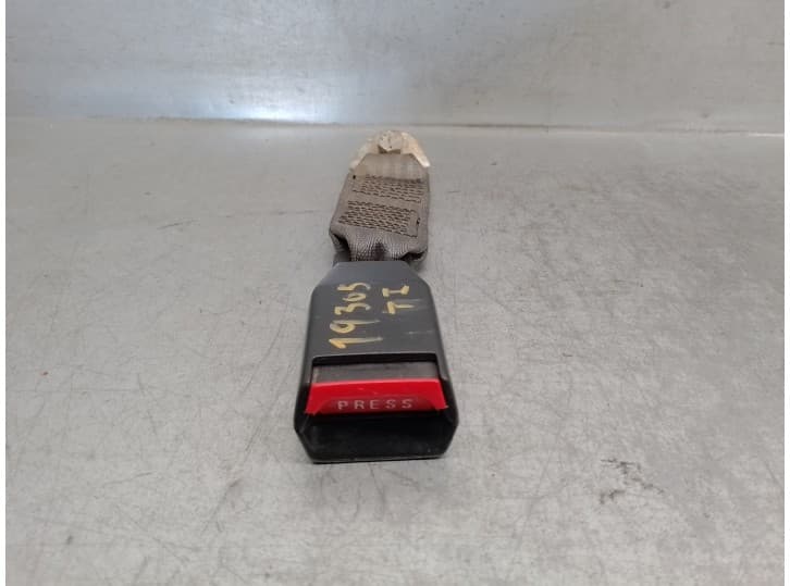 Recambio de enganche cinturon trasero izquierdo para volvo 340-360 sedán (344) 1.7 referencia OEM IAM 3211744 TRASERO IZQUIERDO