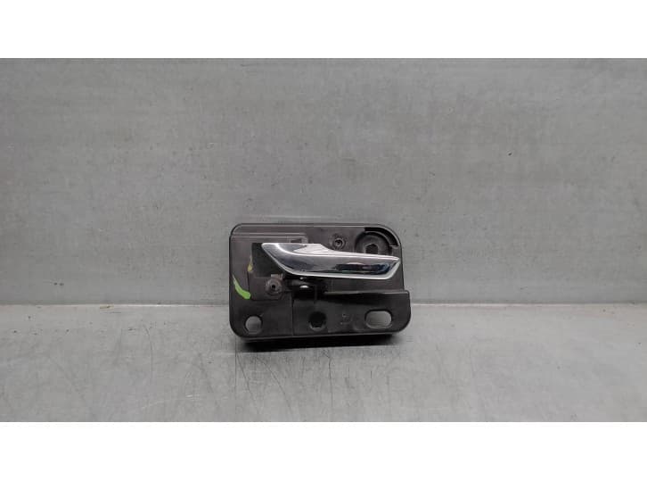 Recambio de maneta interior delantera izquierda para dodge journey 2.0 crd referencia OEM IAM 68043747AA 5 PUERTAS