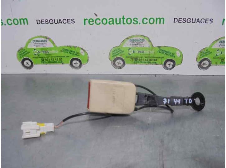 Recambio de enganche cinturon trasero derecho para citroën c6 (td_) 3.0 hdi referencia OEM IAM 8243649