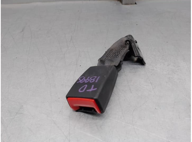Recambio de enganche cinturon trasero derecho para fiat 500 (312_) 1.2 (312axa1a) referencia OEM IAM 34045524 TRA DER 3 PUERTAS