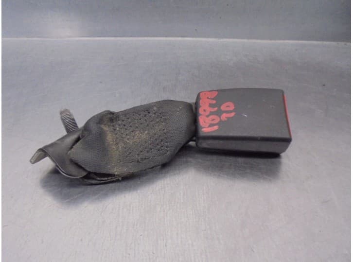 Recambio de enganche cinturon trasero derecho para fiat 500 (312_) 1.2 (312axa1a) referencia OEM IAM 735457224 TRAS DER.