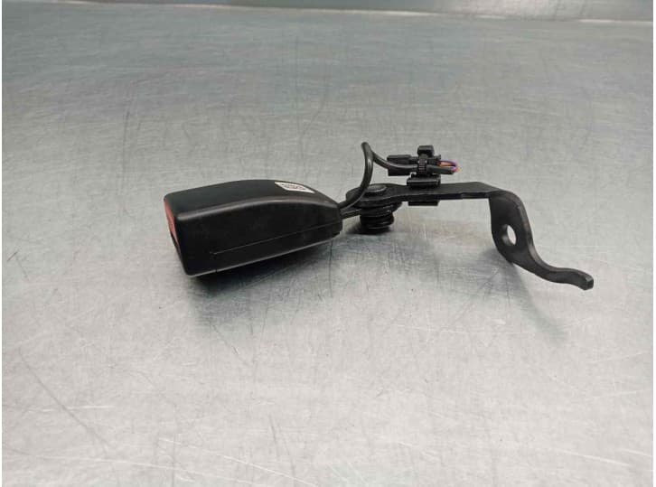 Recambio de enganche cinturon trasero izquierdo para bmw 5 (g30, f90) 520 d mild-hybrid xdrive referencia OEM IAM 636471100E TRA