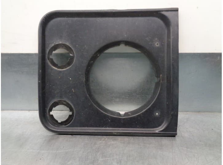 Recambio de cerquillo faro para land rover defender station wagon (l316, l315) 2.5 tdi 4x4 (l316) referencia OEM IAM BTR7849PUC
