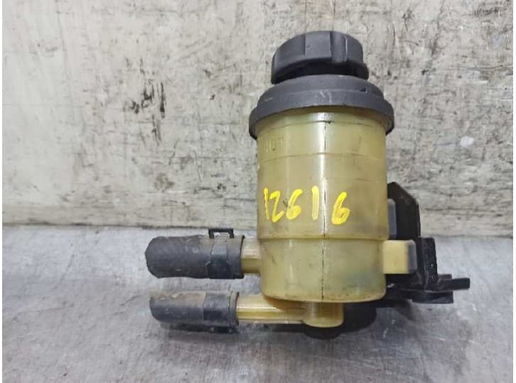 Recambio de deposito servo para kia carens iii monospace (un) 2.0 crdi 140 referencia OEM IAM 571502G000