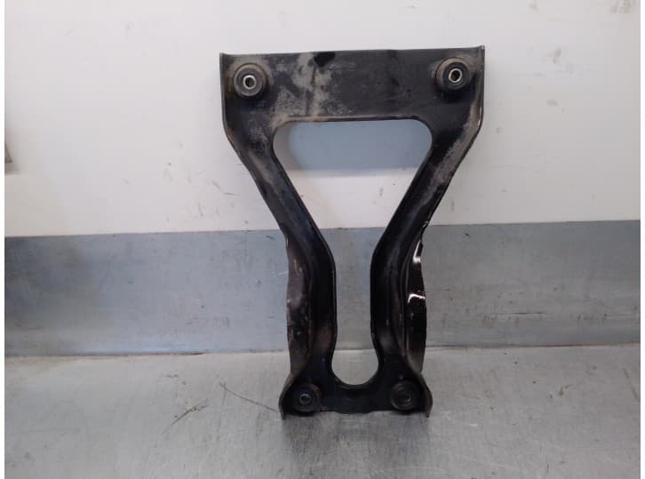 Recambio de soporte motor para kia pregio furgoneta (tb) 2.5 tci d referencia OEM IAM 0K76K39380