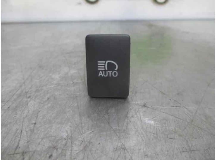 Recambio de interruptor para toyota yaris (_p13_) 1.5 hybrid (nhp130_) referencia OEM IAM 15B550
