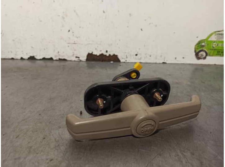 Recambio de maneta interior trasera izquierda para ssangyong kyron 2.0 xdi referencia OEM IAM 7143109000EAN DE PORTON