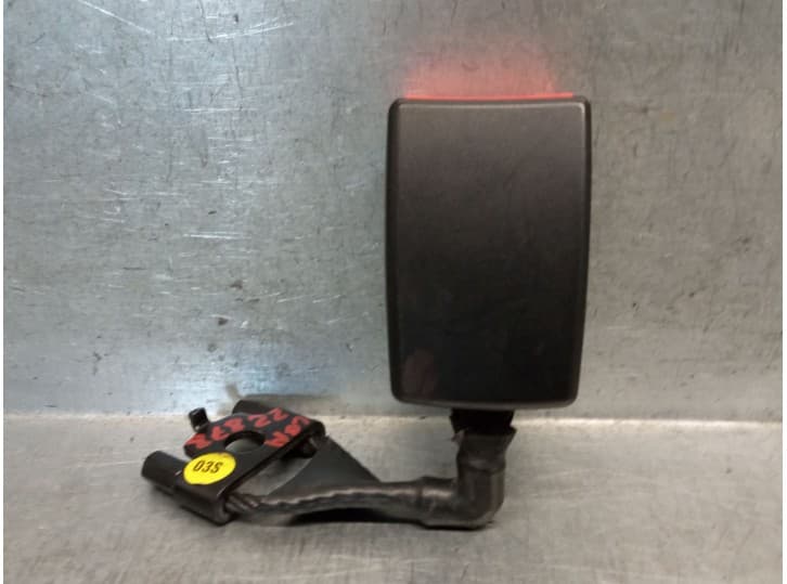 Recambio de enganche cinturon trasero central para volkswagen touareg (7p5, 7p6) 3.0 v6 tdi referencia OEM IAM 7P0857740 7P08577