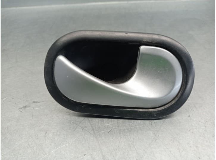 Recambio de maneta interior delantera derecha para renault twingo ii (cn0_) 1.5 dci 75 referencia OEM IAM 3 PUERTAS