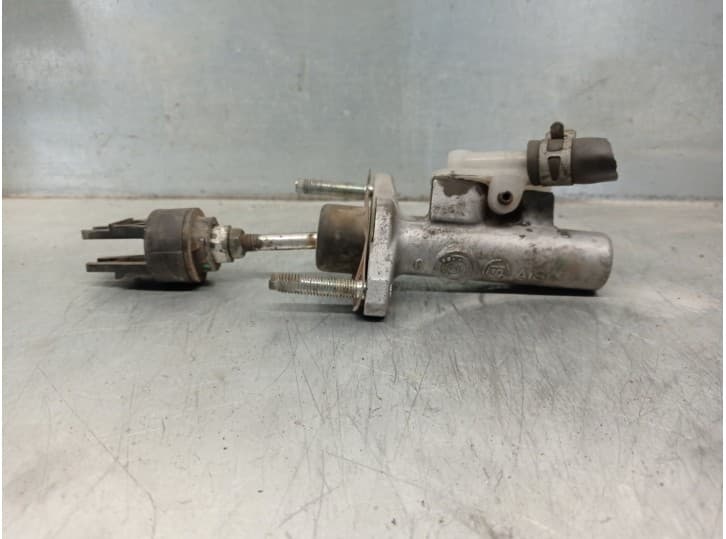 Recambio de bomba embrague para toyota hilux vii pick-up (_n1_, _n2_, _n3_) 2.5 d-4d 4wd (kun25) referencia OEM IAM 314200K030