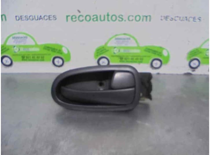 Recambio de maneta interior delantera derecha para hyundai trajet (fo) 2.0 crdi referencia OEM IAM 826203A000AX