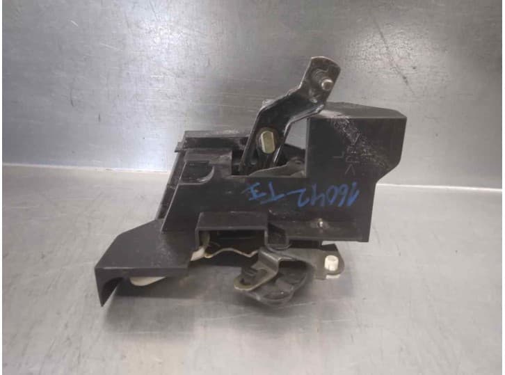 Recambio de cerradura puerta trasera izquierda para hyundai xg sedán 300 referencia OEM IAM 8141039000 4 PUERTAS