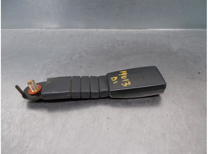 Recambio de enganche cinturon delantero izquierdo para hyundai s coupe (slc) 1.5 i referencia OEM IAM 8884123007AQ DEL IZQ ,