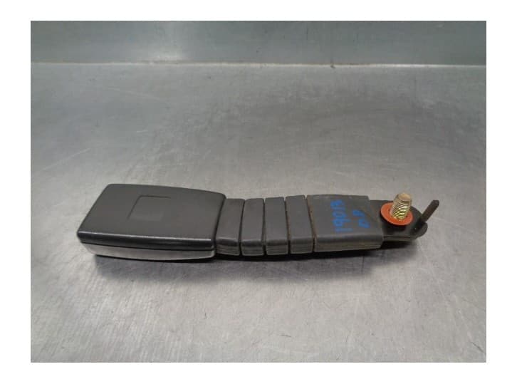 Recambio de enganche cinturon delantero derecho para hyundai s coupe (slc) 1.5 i referencia OEM IAM 8884123007AQ DEL DER ,