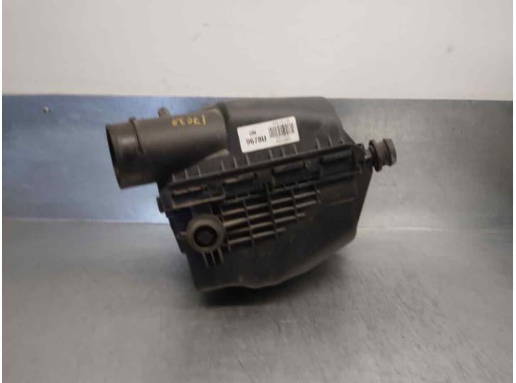 Recambio de carcasa filtro de aire para opel karl (c16) 1.0 referencia OEM IAM 834892 834893