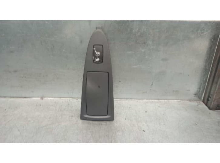 Recambio de mando elevalunas trasero derecho para fiat croma (194_) 1.9 d multijet (194axc1b, 194axc12) referencia OEM IAM 73544