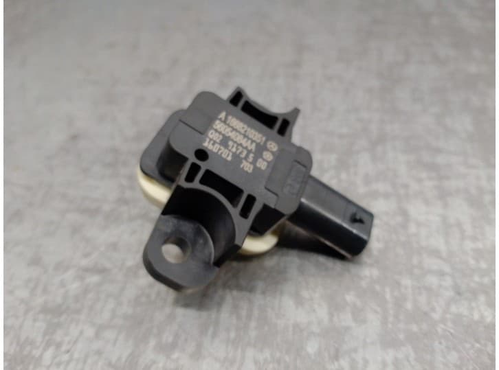 Recambio de sensor impacto para mercedes-benz clase gla (x156) gla 200 cdi / d (156.908) referencia OEM IAM A1668210351 5605408A