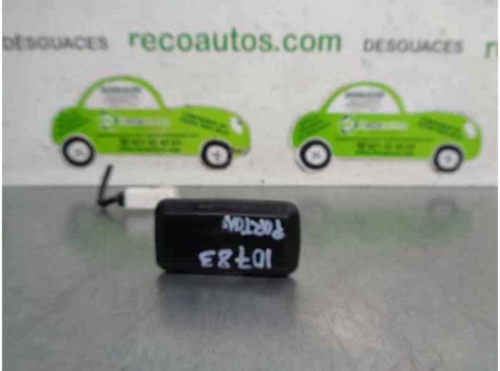 Recambio de maneta exterior porton para hyundai i40 i (vf) 1.7 crdi referencia OEM IAM 812603K001 3 PINES