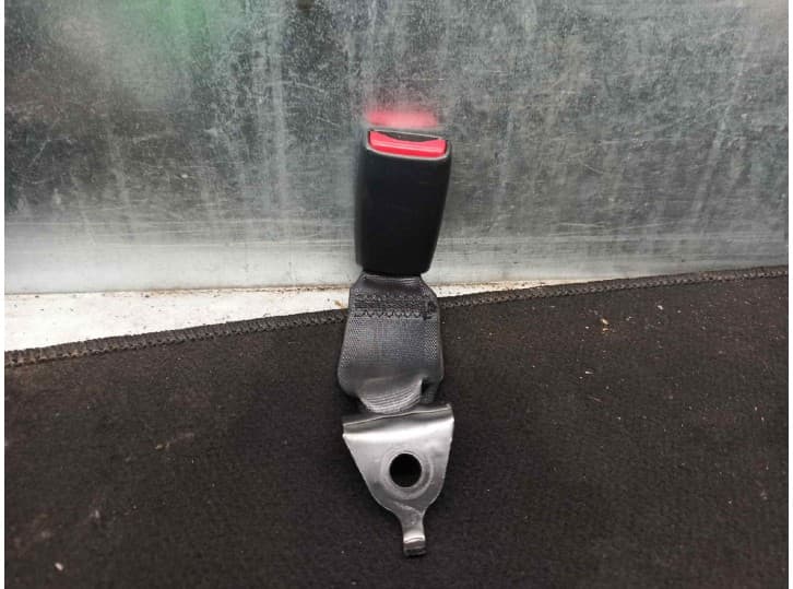 Recambio de enganche cinturon trasero derecho para honda civic vi hatchback (ej, ek) 1.4 i s (ej9) referencia OEM IAM