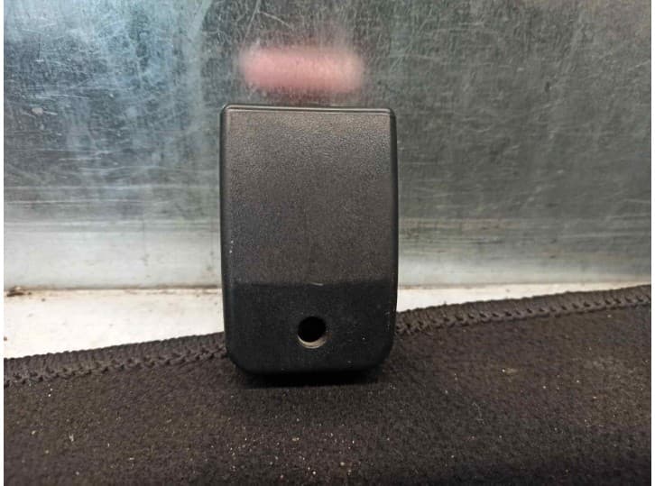 Recambio de enganche cinturon trasero derecho para renault scénic i monospace (ja0/1_, fa0_) 1.9 dti (ja0n) referencia OEM IAM 7