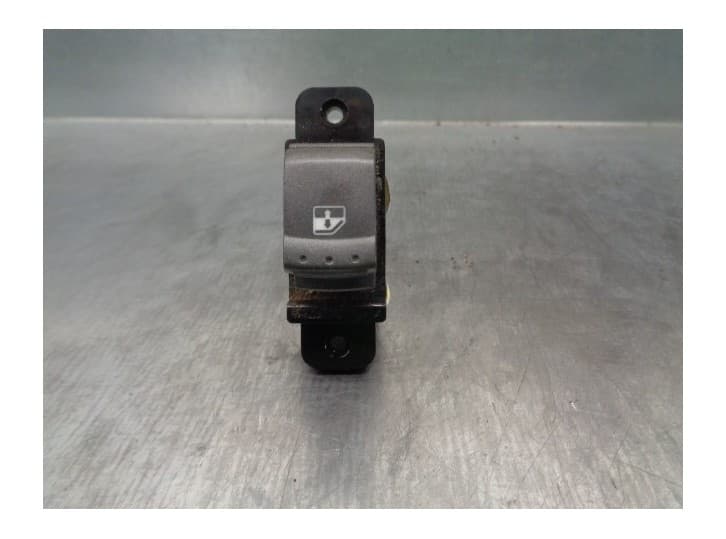 Recambio de mando elevalunas delantero izquierdo para ssangyong kyron 2.0 xdi referencia OEM IAM 8584009000HCC