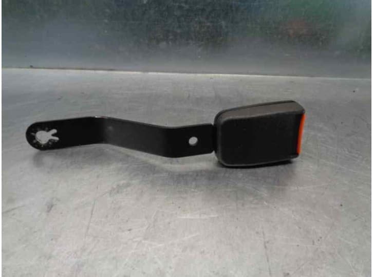 Recambio de enganche cinturon delantero izquierdo para seat toledo i (1l2) 1.8 i referencia OEM IAM SIN REFE DEL IZQ 4 PUERTAS