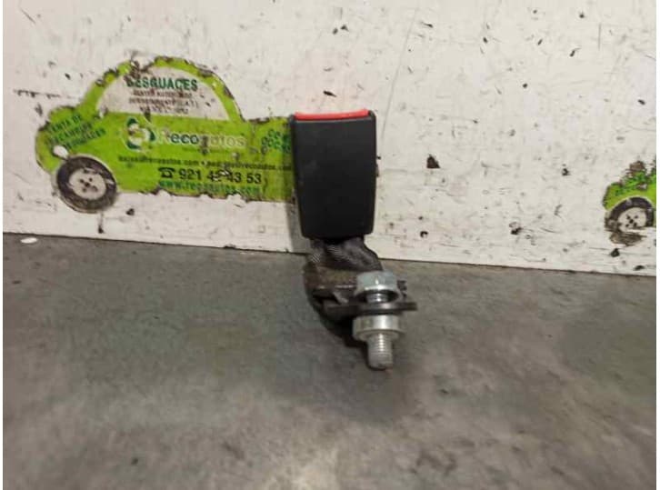 Recambio de enganche cinturon trasero derecho para ford ka (ru8) 1.2 referencia OEM IAM 33033400 33033400 TRW