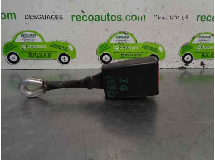Recambio de enganche cinturon delantero izquierdo para peugeot boxer furgoneta (244) 2.0 hdi referencia OEM IAM 33045730 DELANTE