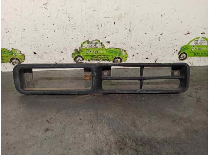 Recambio de cerquillo faro para nissan terrano i (wd21) 2.7 td 4wd referencia OEM IAM 6225655G00